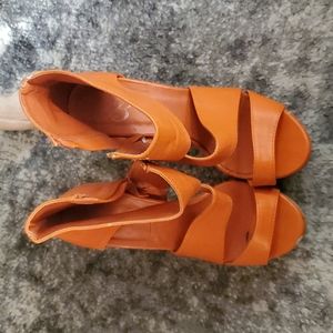 Leither orange heel